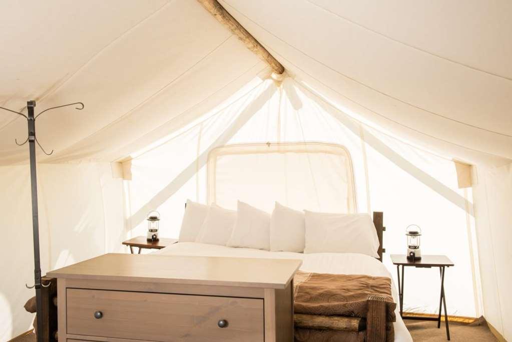 Under Canvas West Yellowstone Room photo